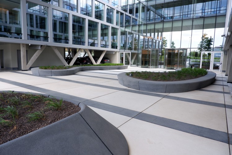 Office building in Diegem | Precast concrete paving slabs, benches and ...